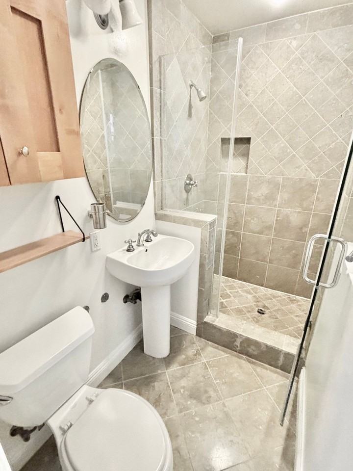 208 Seaview St - Photo 3 of 21