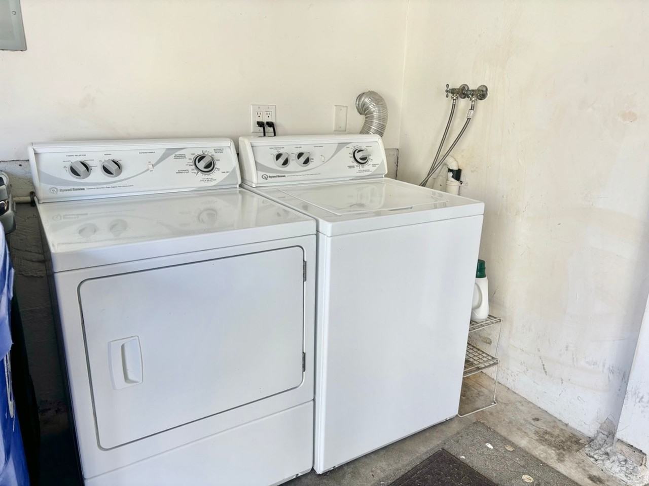 208 Seaview St - Photo 5 of 21