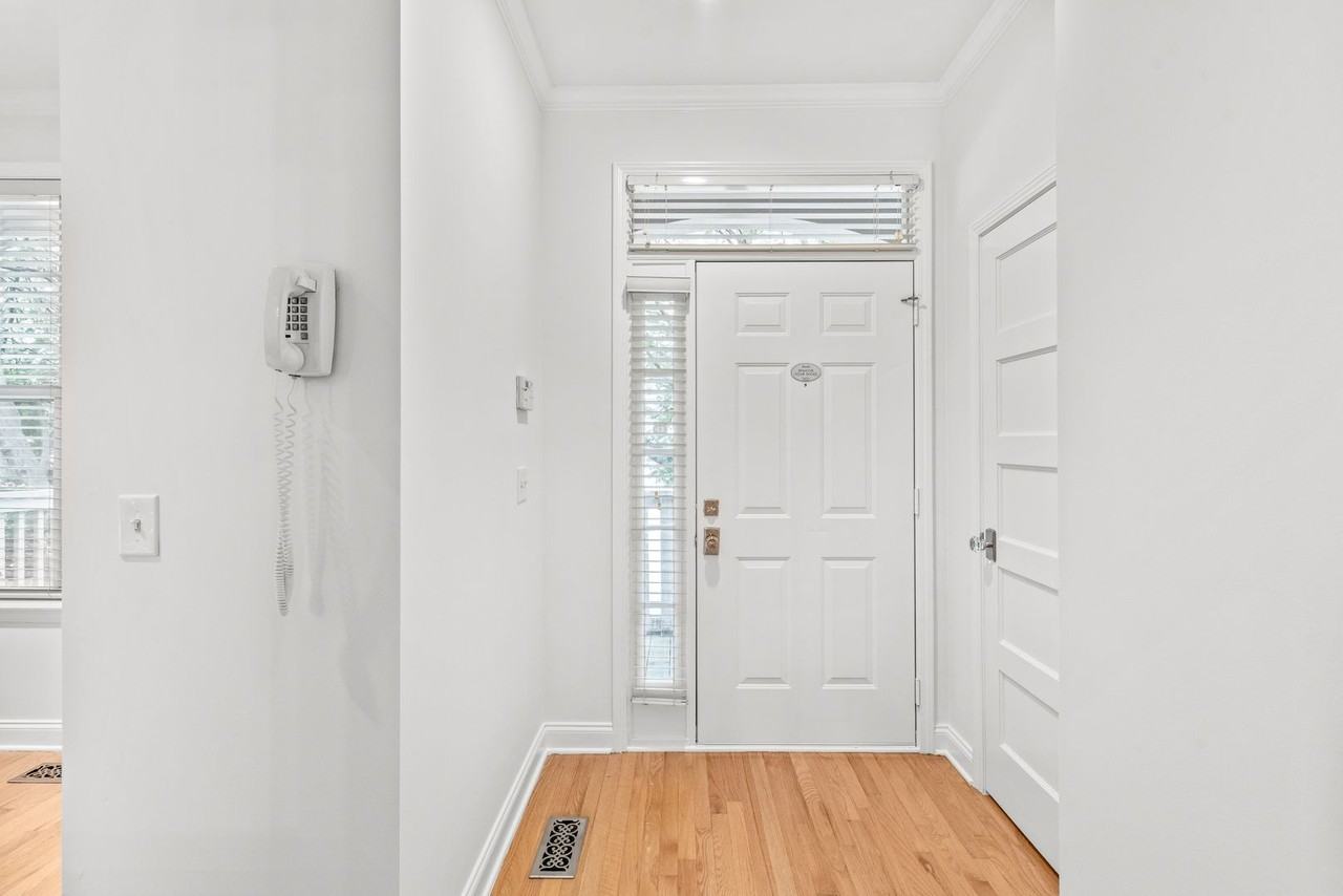 821 W 4th St - Photo 3 of 31