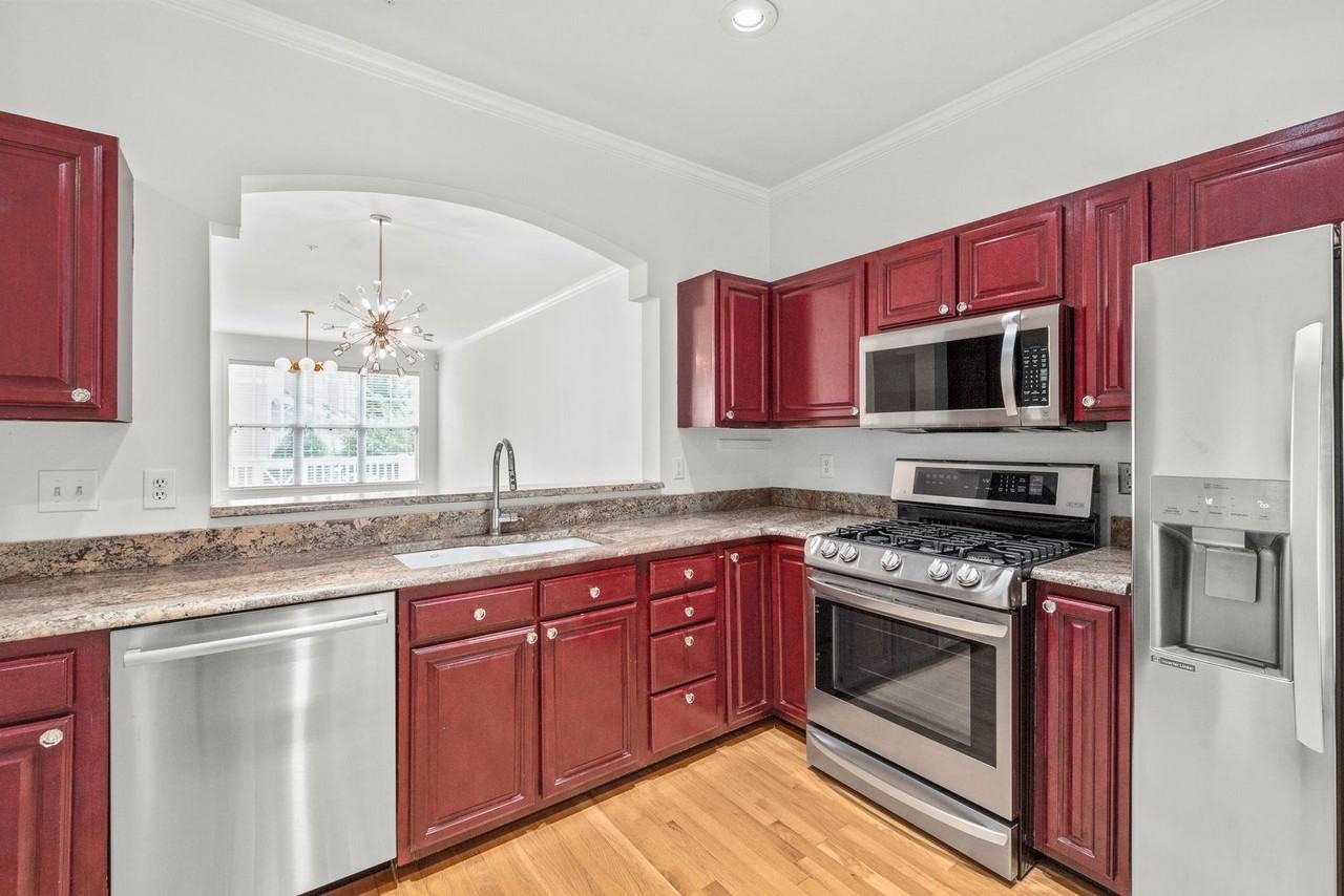 821 W 4th St - Photo 7 of 31