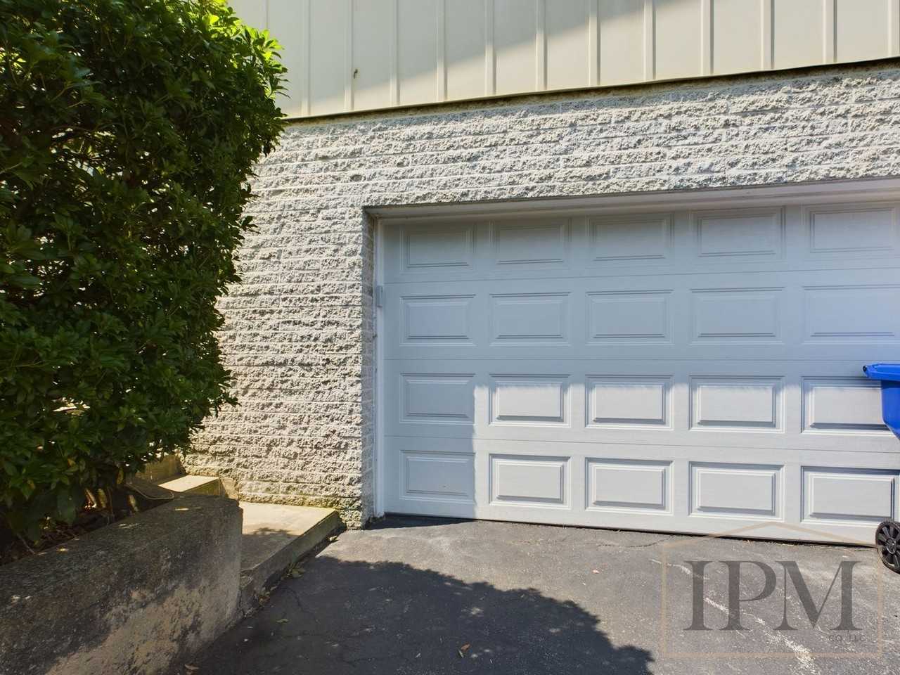 1842 Crestlyn Rd - Photo 2 of 19