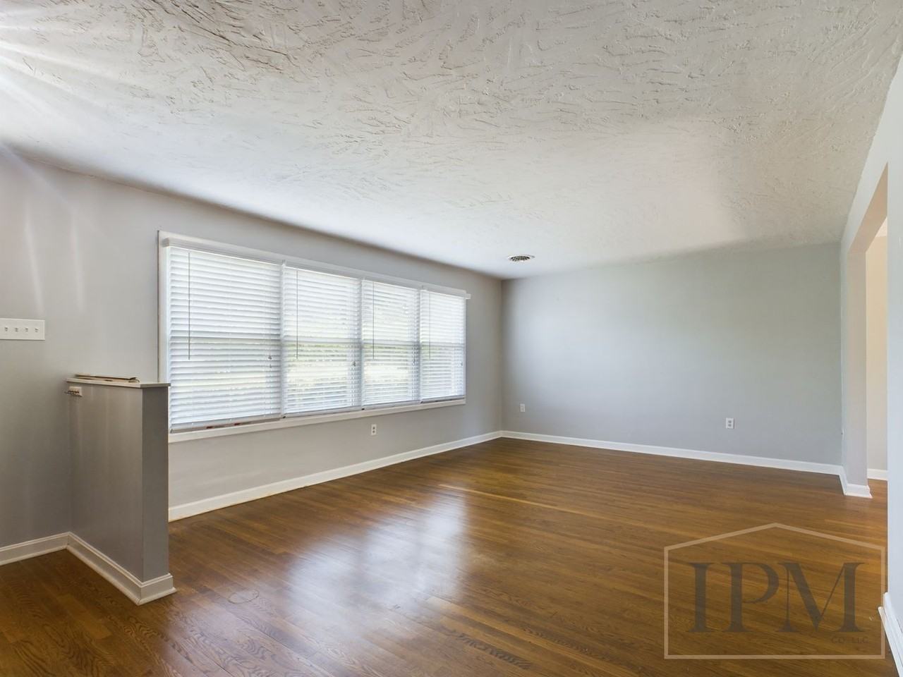 1842 Crestlyn Rd - Photo 3 of 19