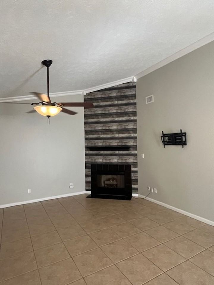 2536 Alpine St - Photo 3 of 23