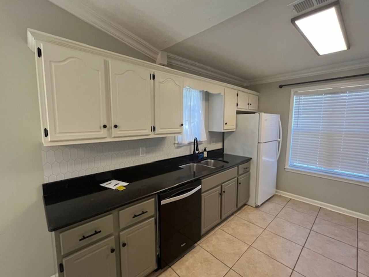 2536 Alpine St - Photo 5 of 23