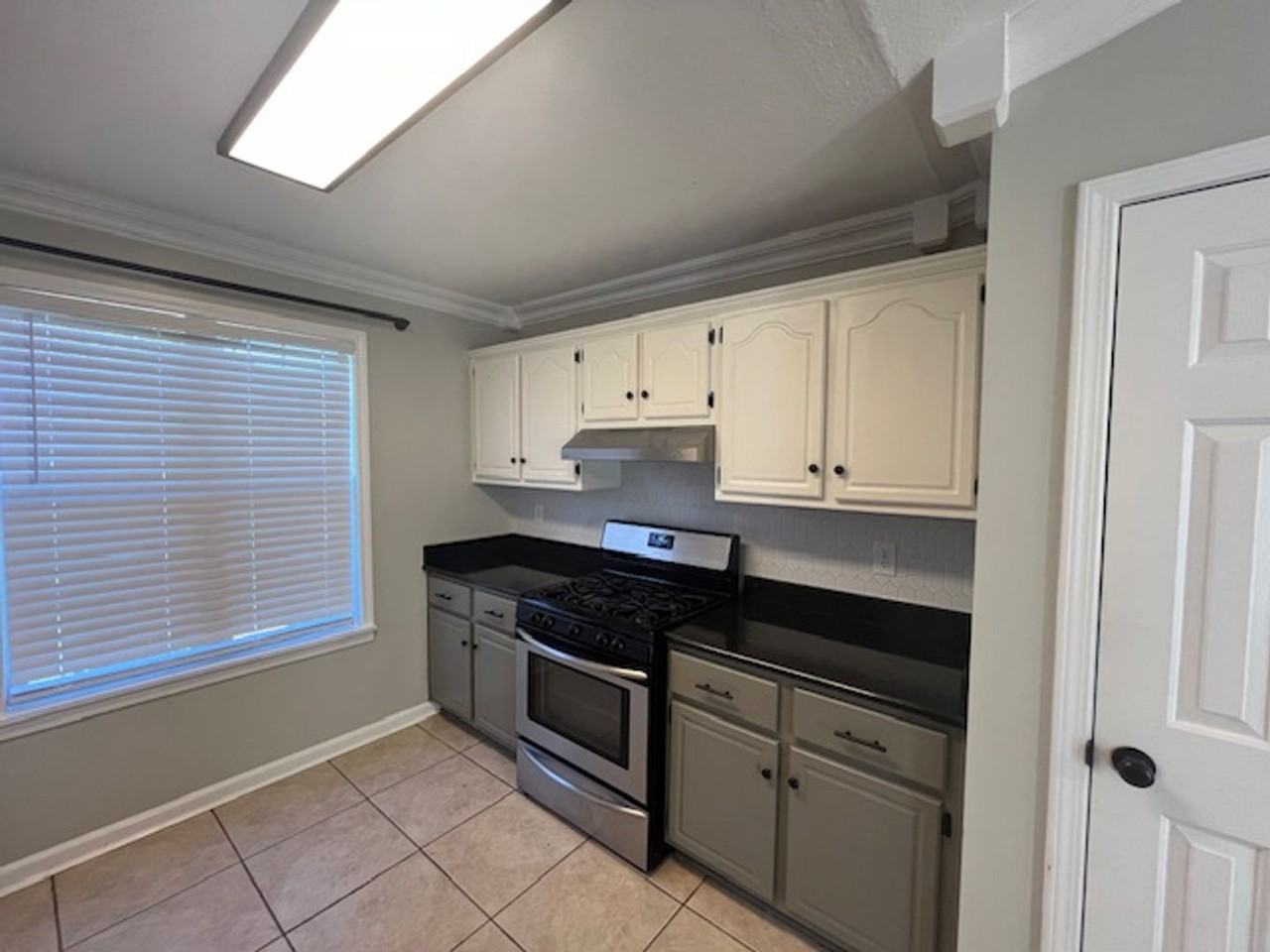 2536 Alpine St - Photo 6 of 23