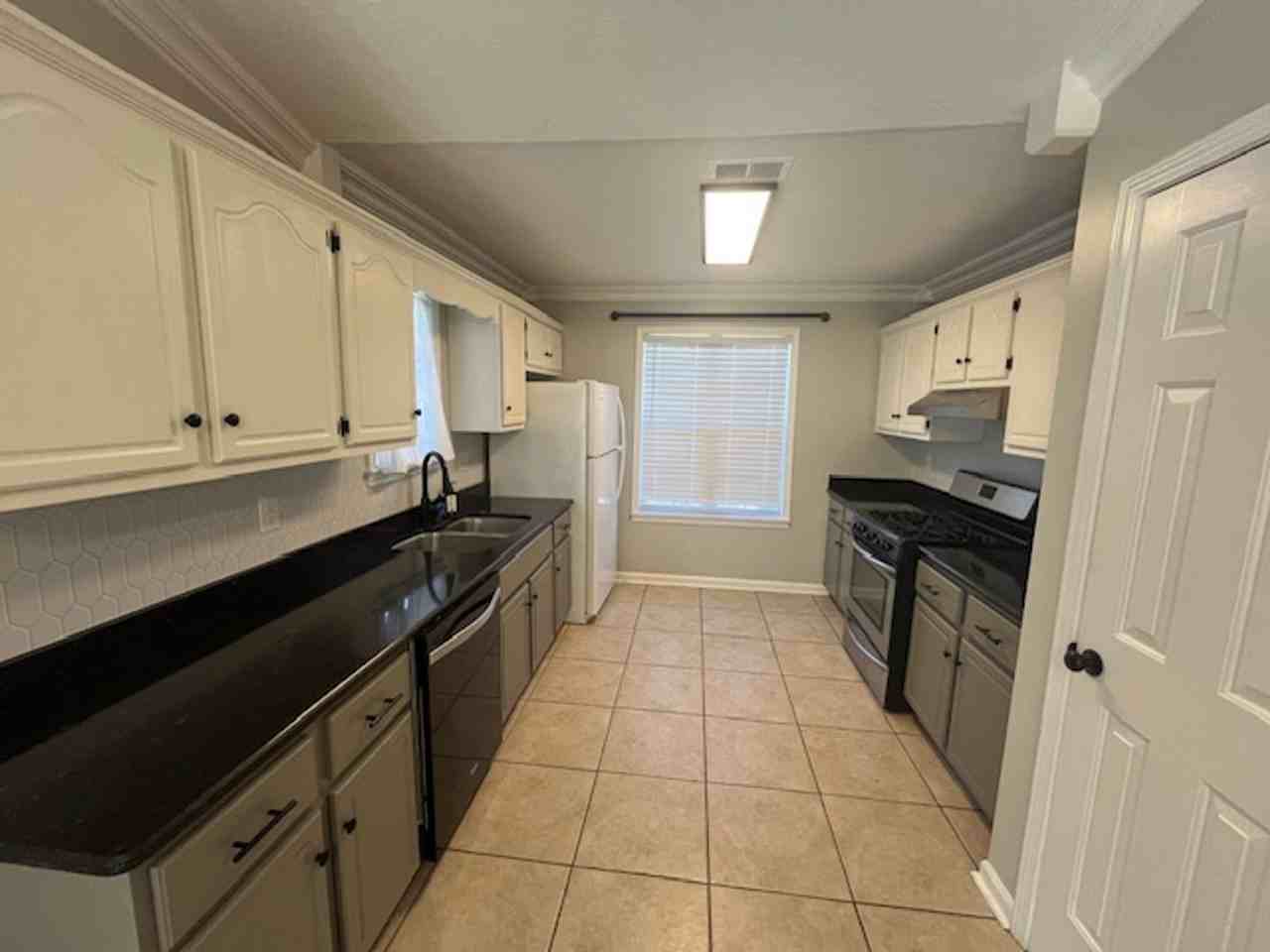 2536 Alpine St - Photo 7 of 23