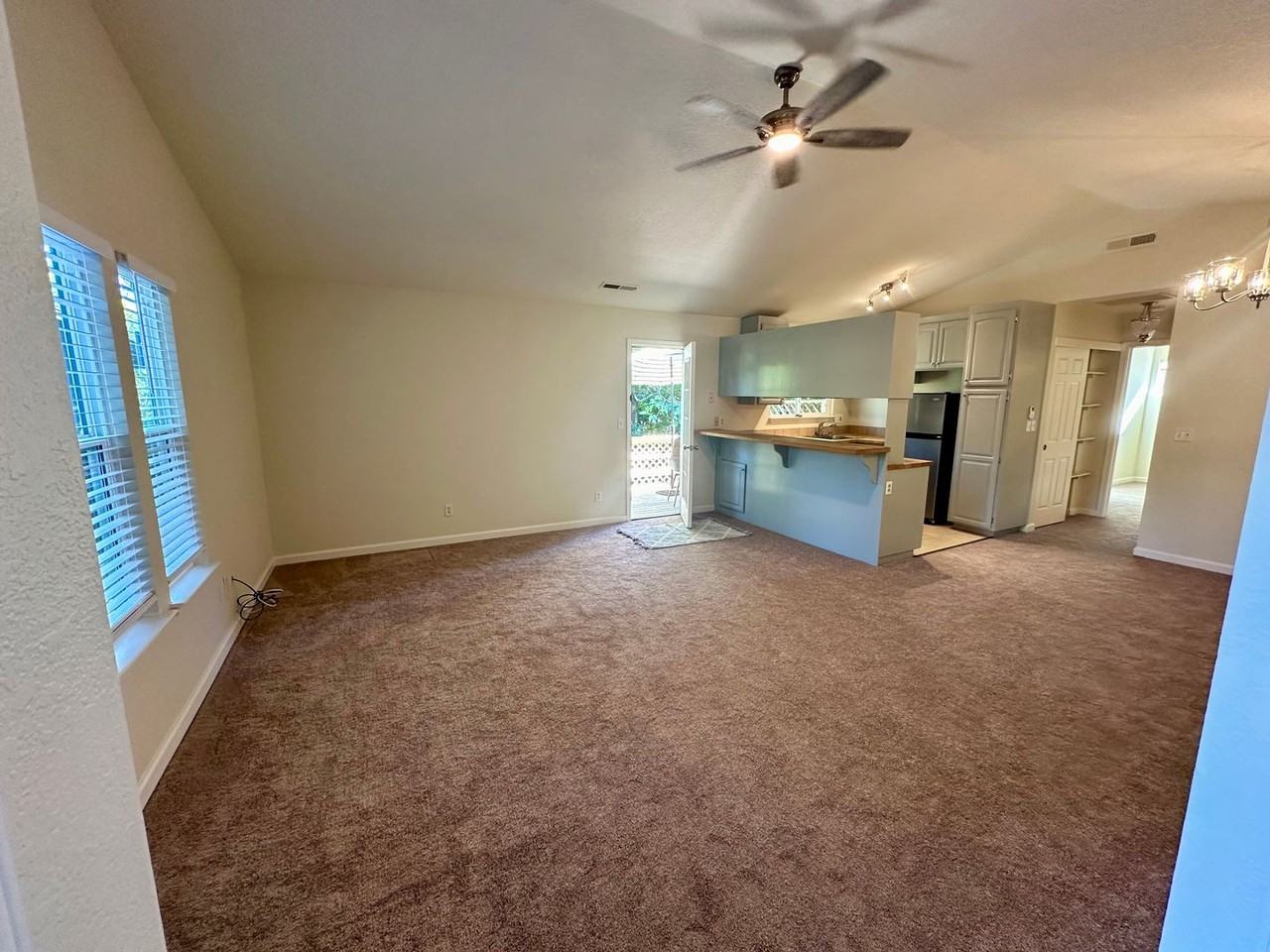 1346 Cora Ln - Photo 3 of 20