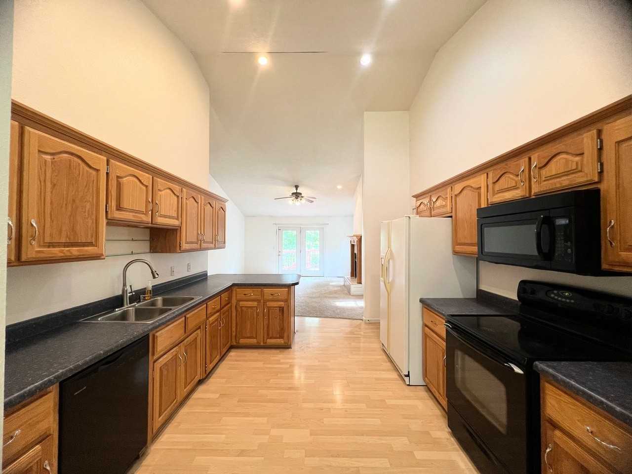 17115 Lemming Ln - Photo 3 of 21