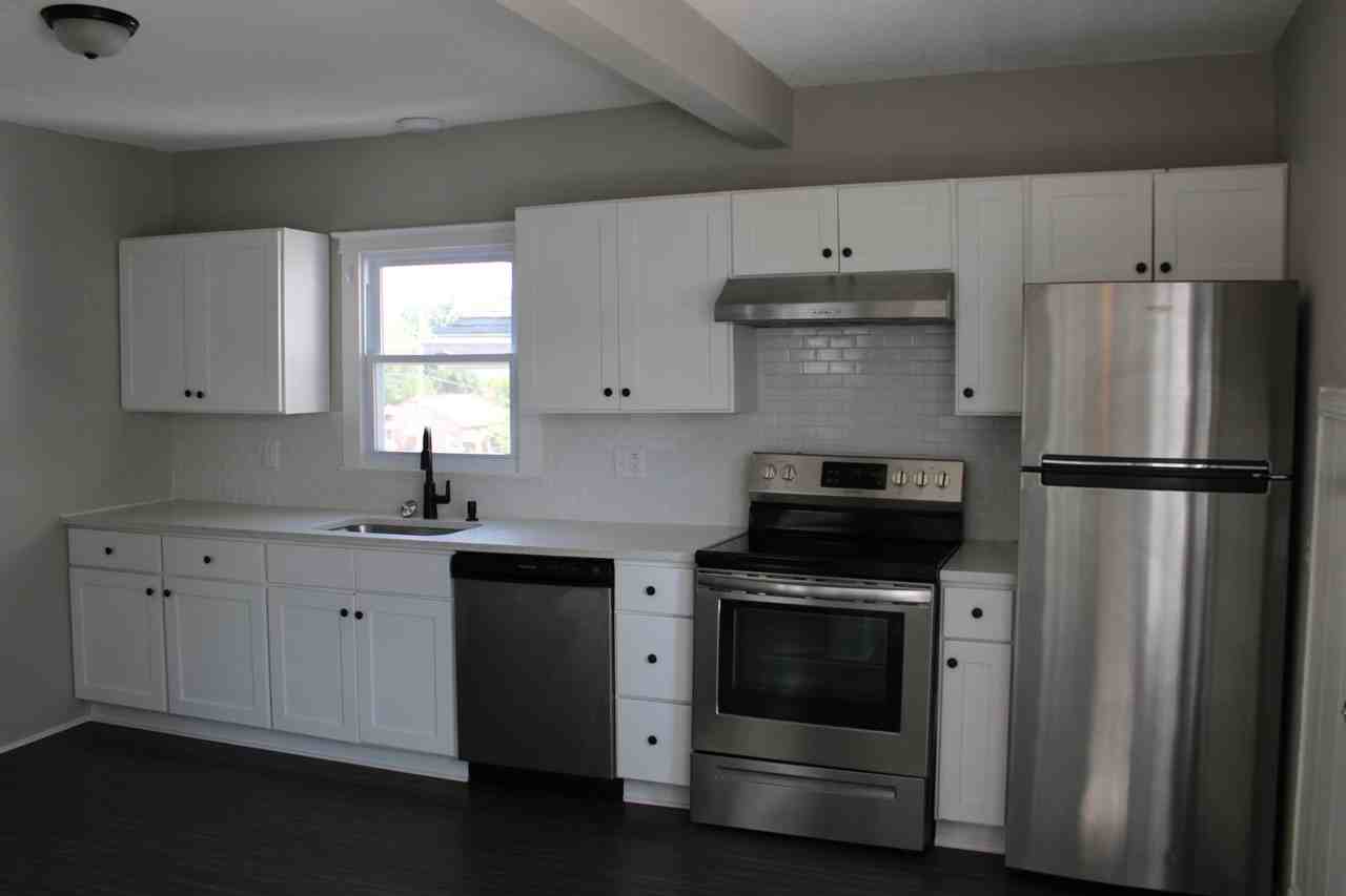 152 N Lombard St - Photo 2 of 15