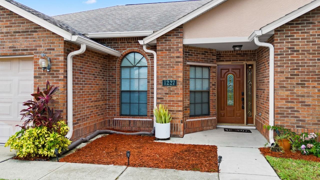 1227 Weeping Willow Ln - Photo 2 of 34