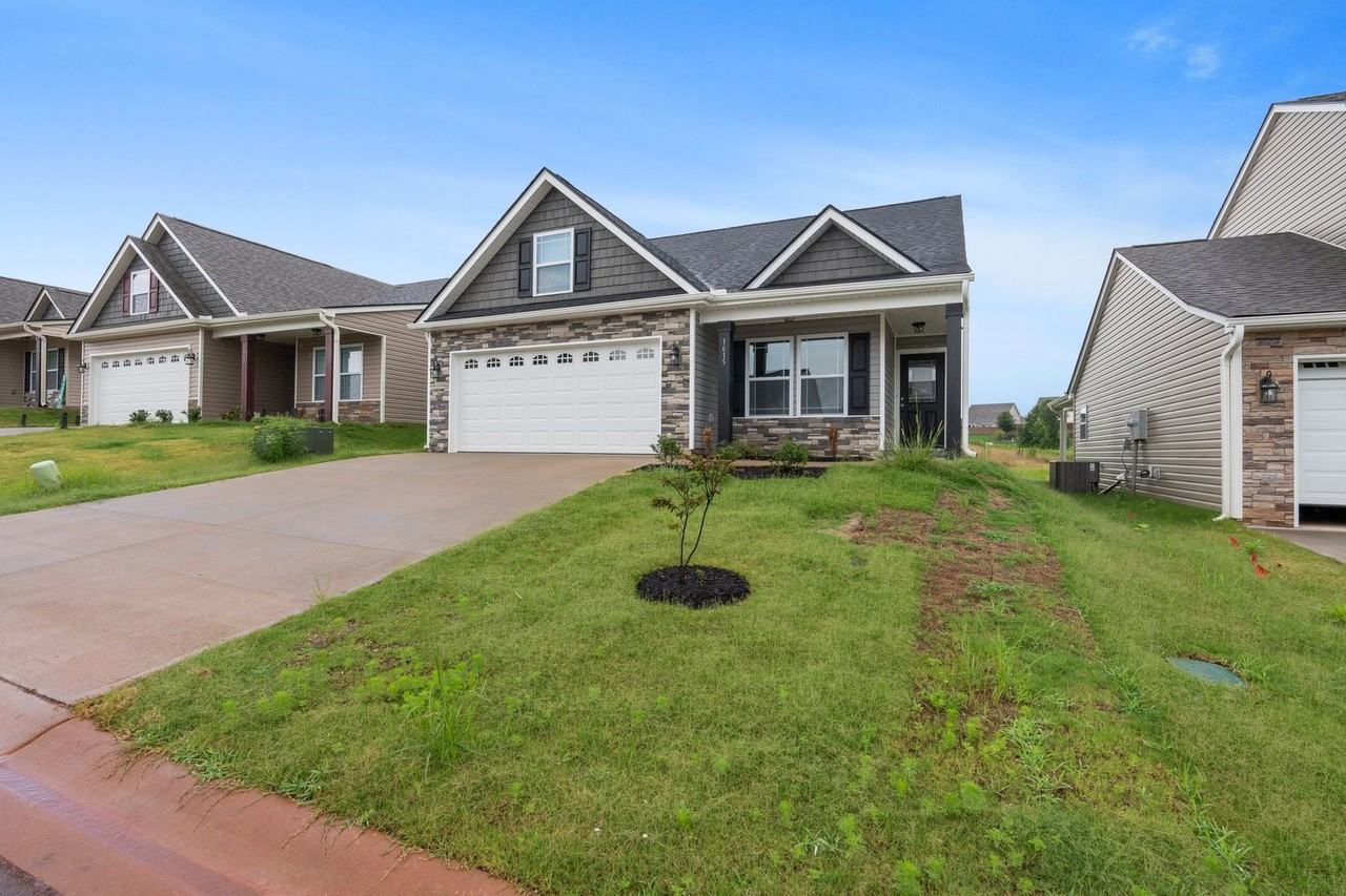 1615 Brookcroft Dr - Photo 2 of 28