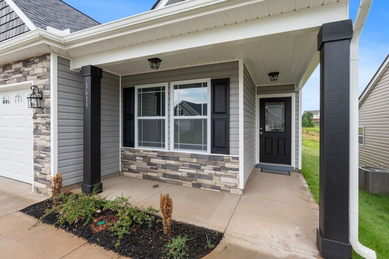 1615 Brookcroft Dr - Photo 4 of 28