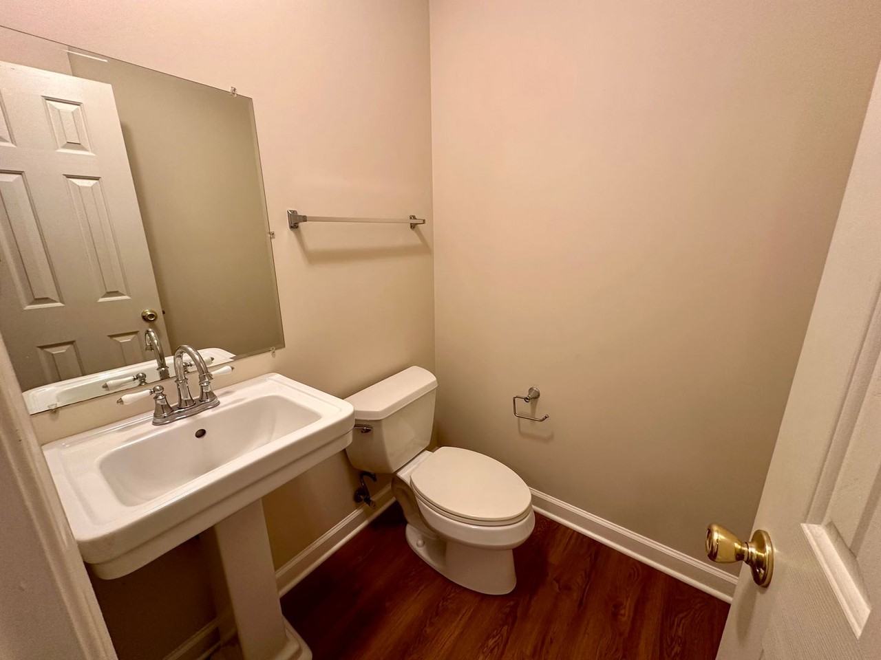 405 N Mecklenburg Ave - Photo 4 of 13