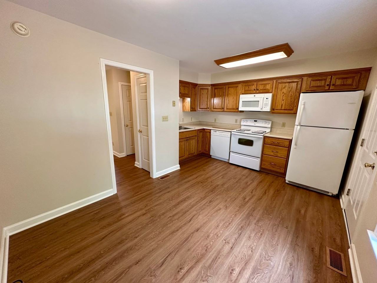 405 N Mecklenburg Ave - Photo 5 of 13