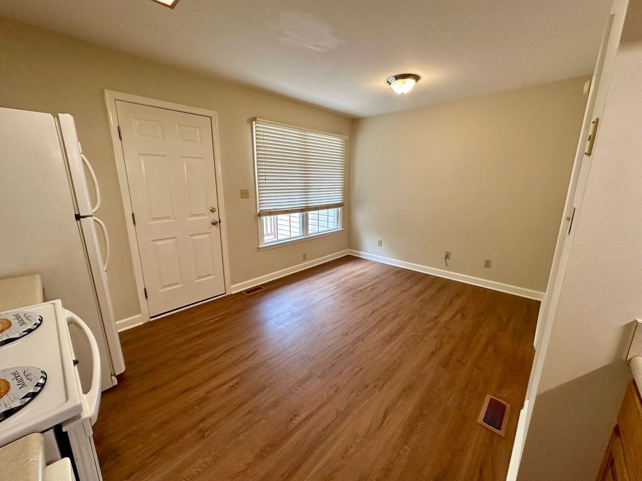 405 N Mecklenburg Ave - Photo 6 of 13