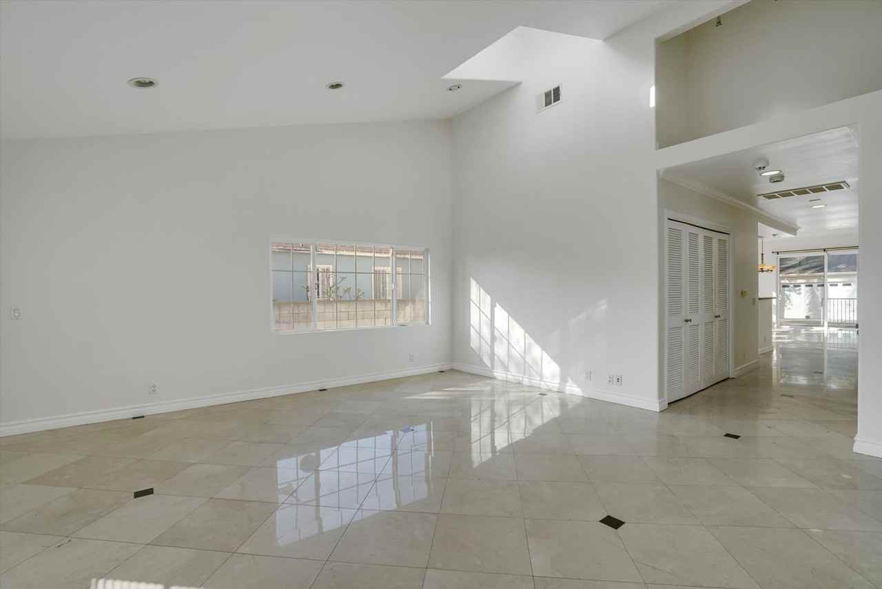 4721 Berryman Ave - Photo 4 of 39