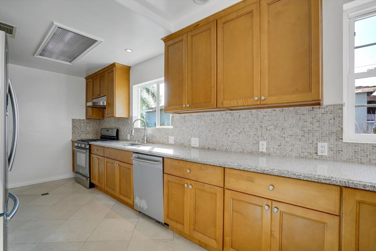 4721 Berryman Ave - Photo 7 of 39