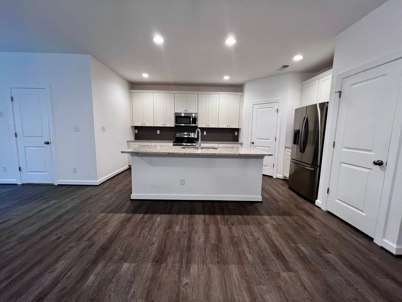 2542 Fieldsway Dr - Photo 3 of 42