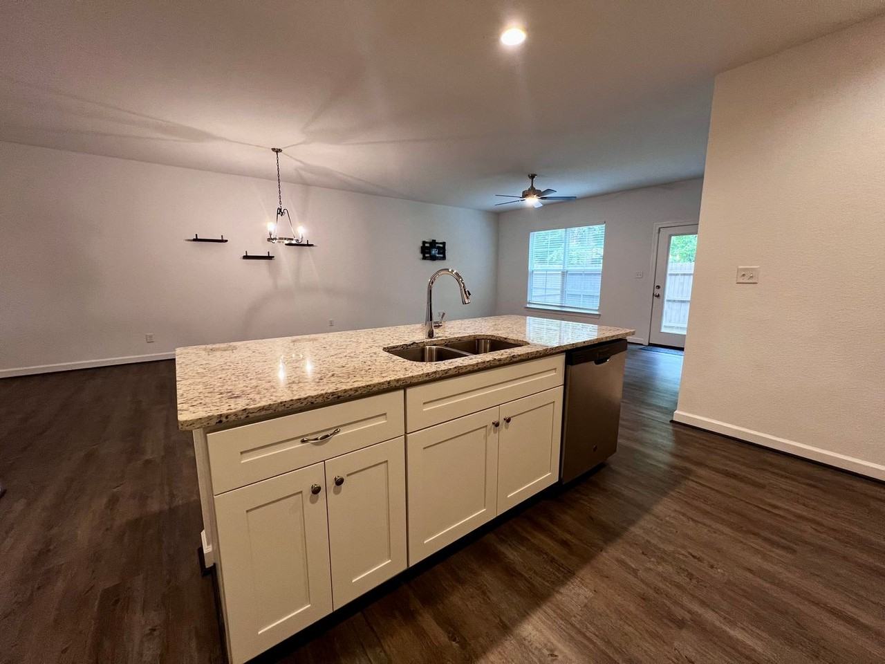2542 Fieldsway Dr - Photo 5 of 42