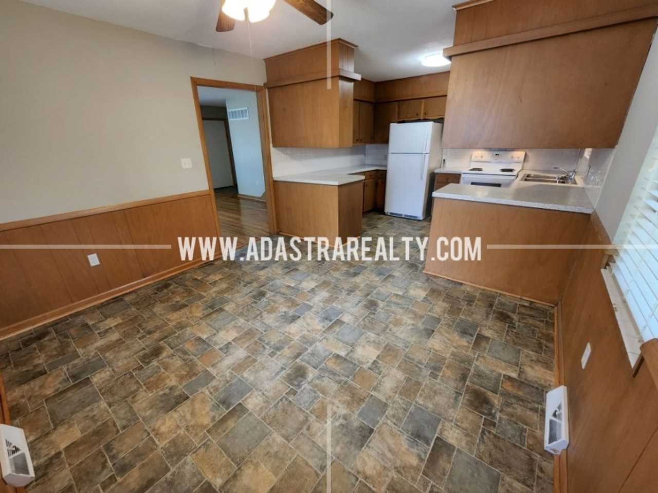 208 Brookside Dr - Photo 2 of 28