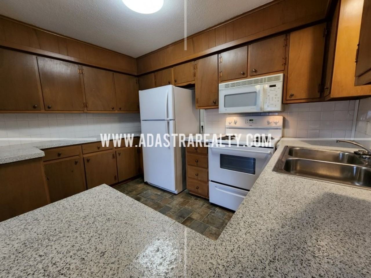 208 Brookside Dr - Photo 3 of 28