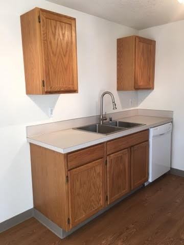 1020 Se Park Crest Ave - Photo 2 of 14