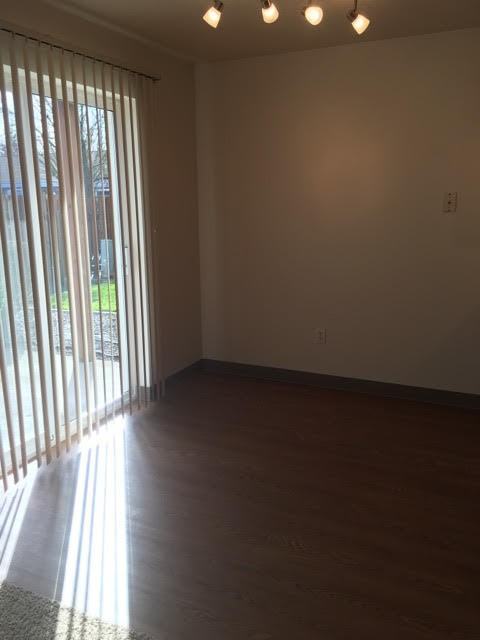 1020 Se Park Crest Ave - Photo 3 of 14