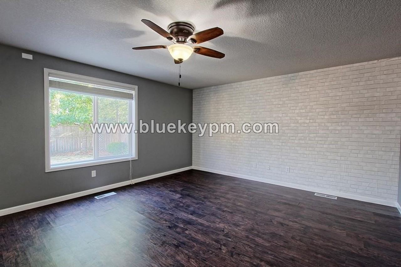 1915 Se 189th Ct - Photo 5 of 21