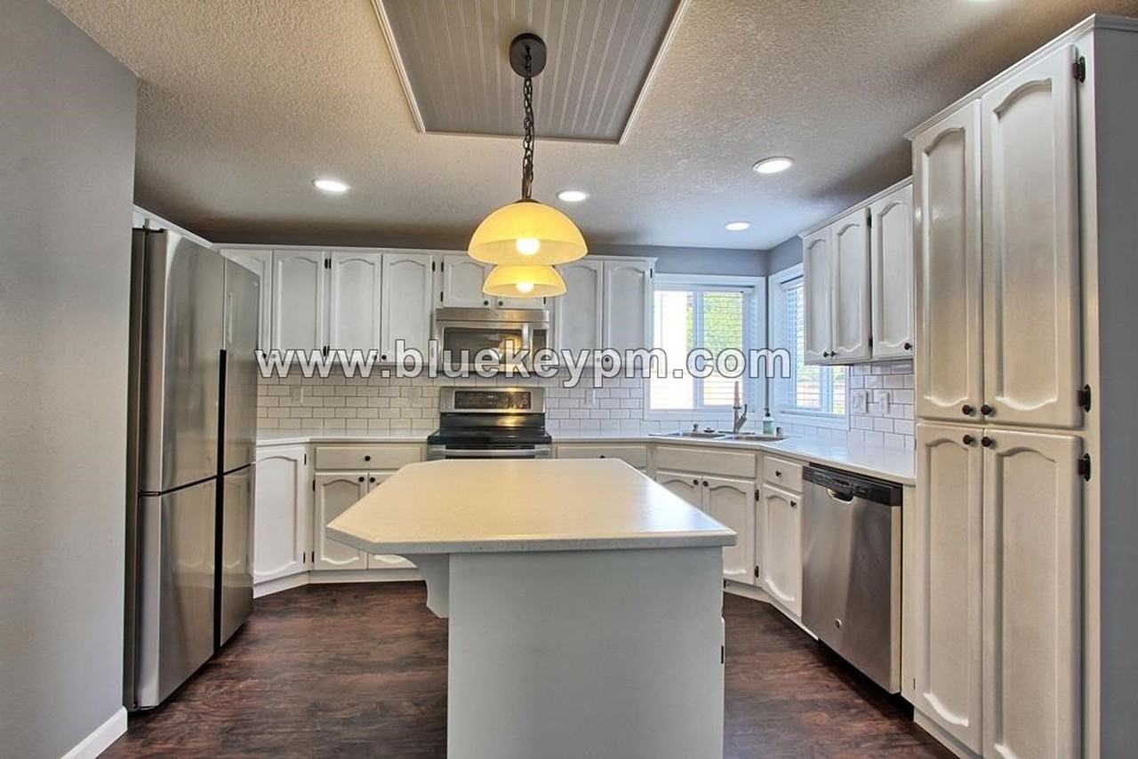 1915 Se 189th Ct - Photo 7 of 21