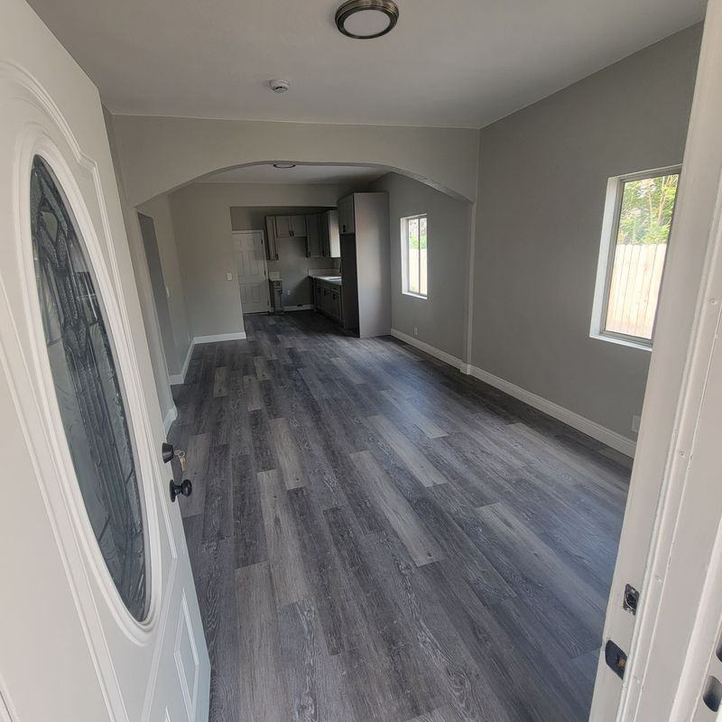 1091 W 7th St - Photo 3 of 15