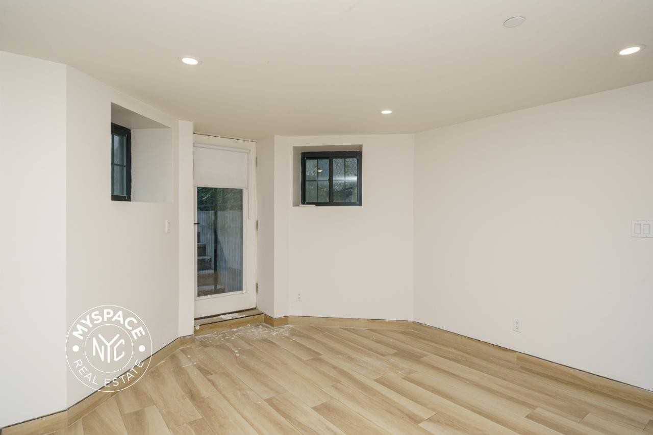 2553 Bedford Ave #1A - Photo 4 of 18