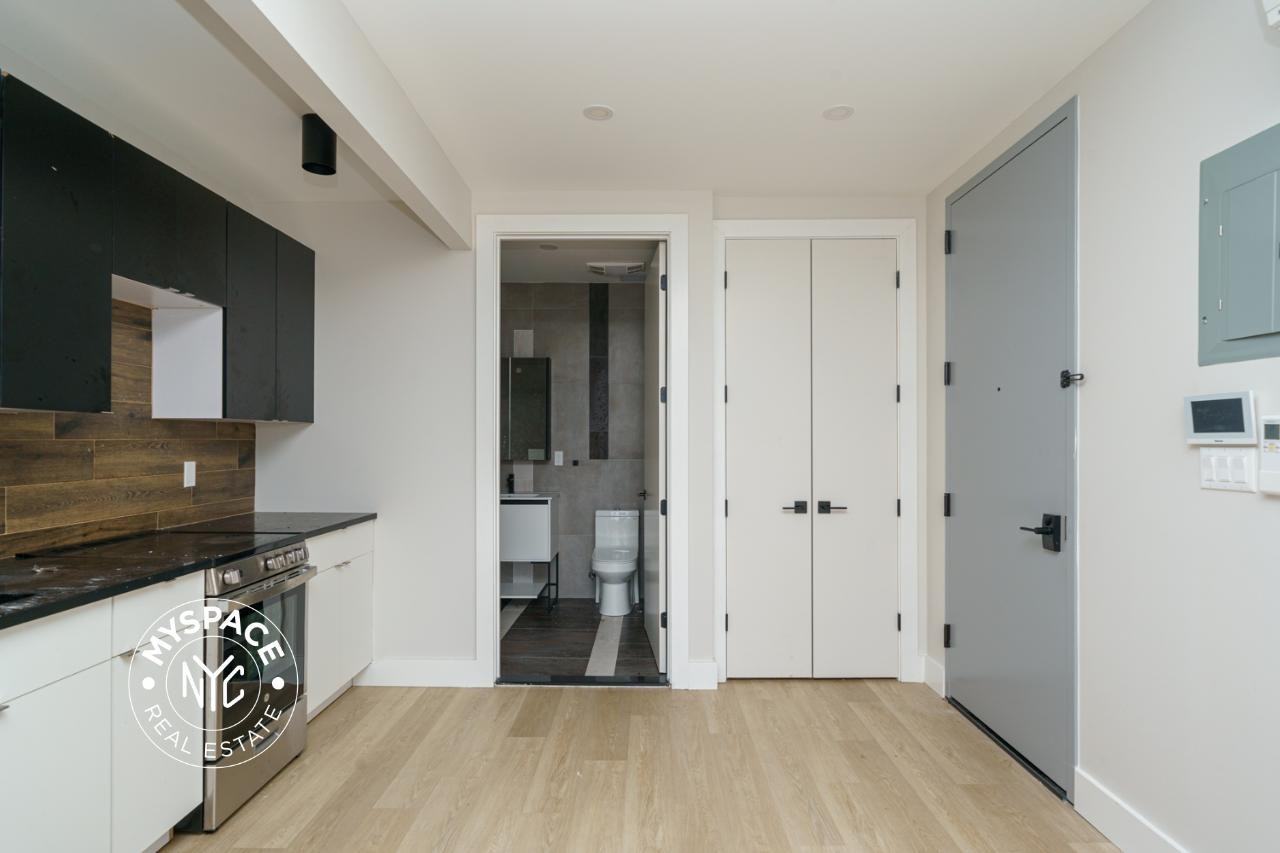 1244 New York Ave #6C - Photo 4 of 11