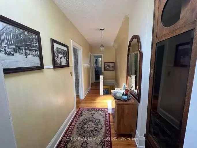 3068 Dundas St W #2ndFL - Photo 2 of 6