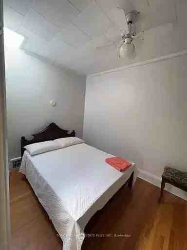 3068 Dundas St W #2ndFL - Photo 3 of 6