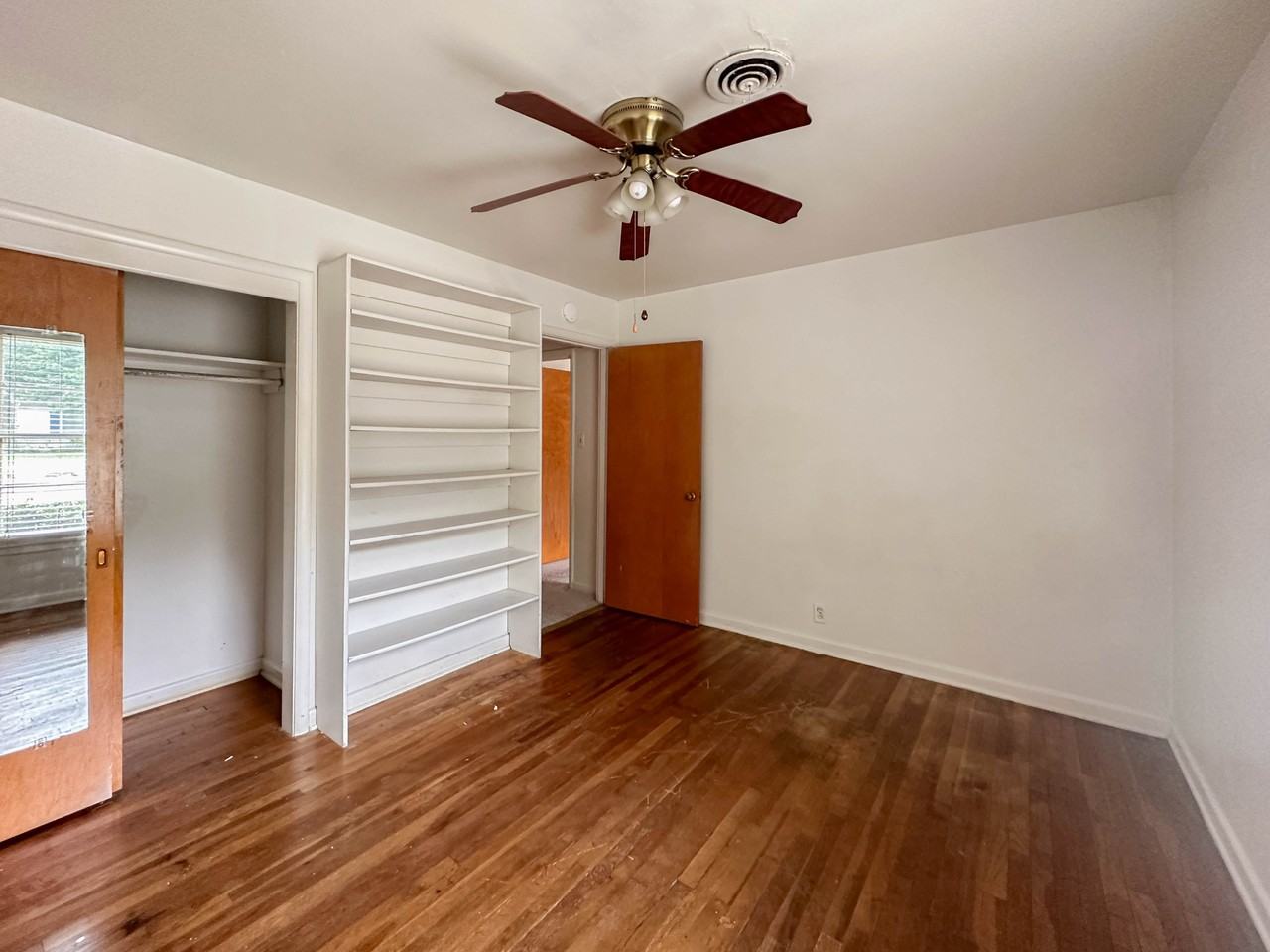 809 Crescent St - Photo 3 of 10