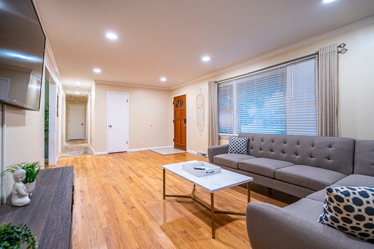 10019 Westleigh Dr Se - Photo 6 of 36