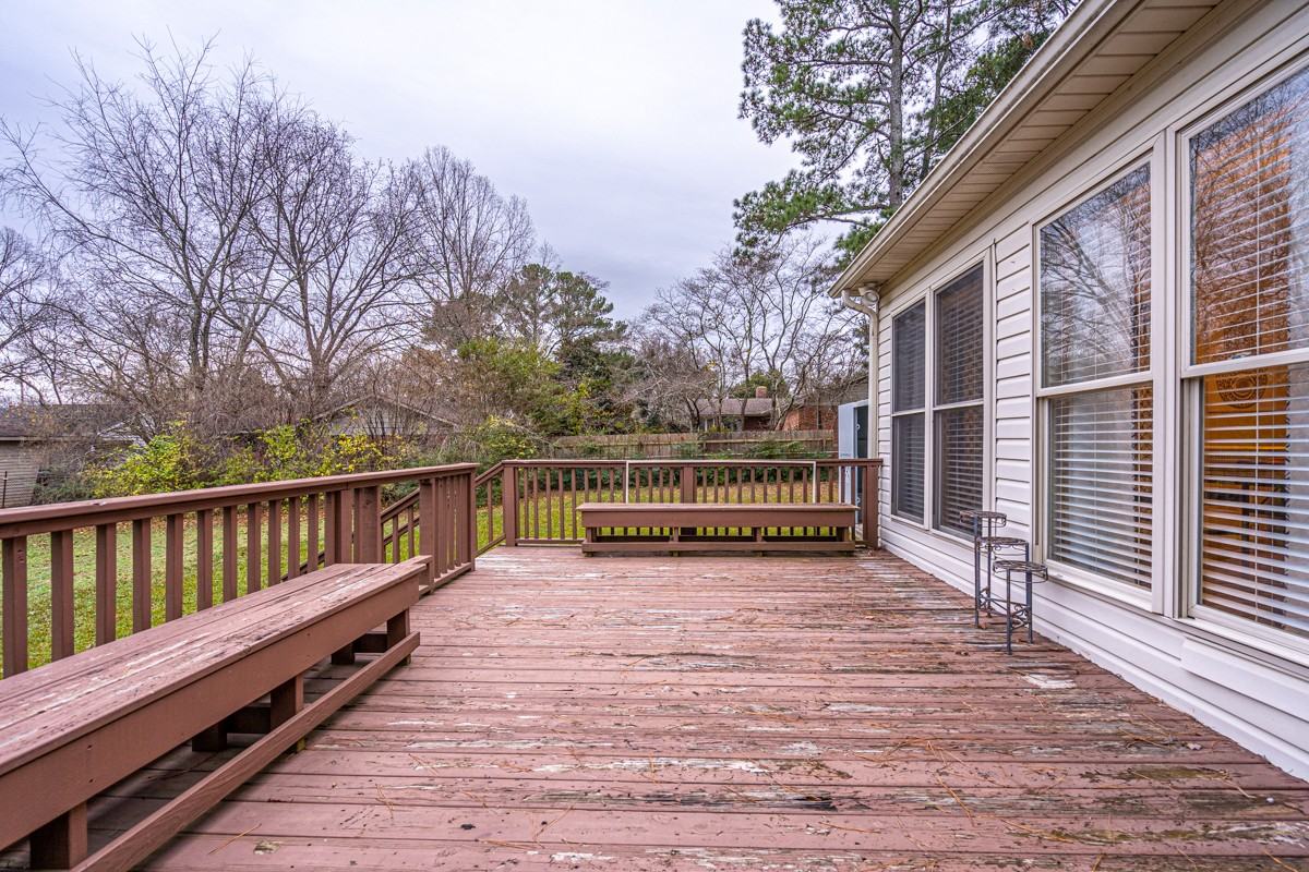 10019 Westleigh Dr Se - Photo 3 of 36