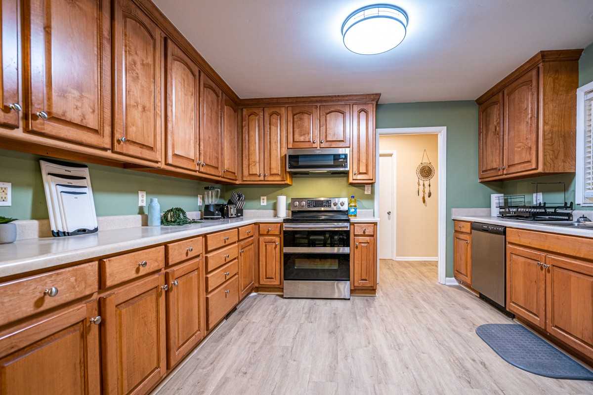 10019 Westleigh Dr Se - Photo 7 of 36