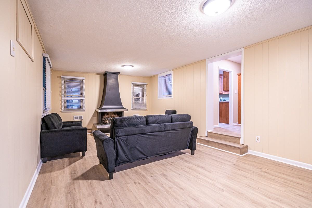 10019 Westleigh Dr Se - Photo 4 of 36