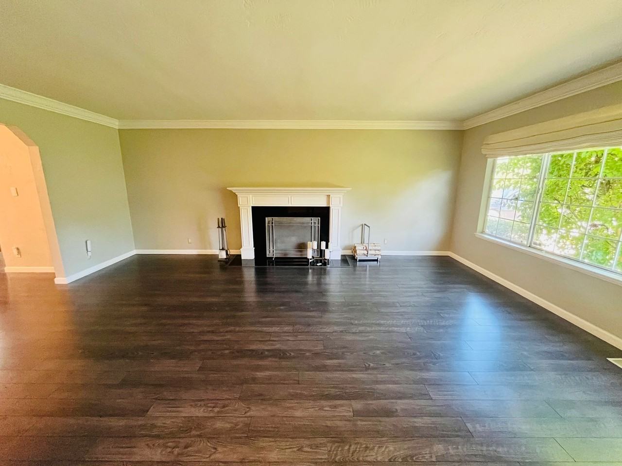 979 Stanley Ave - Photo 2 of 24