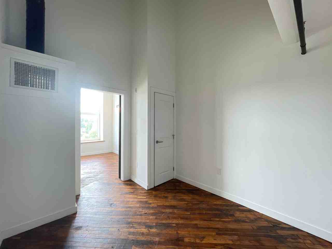 Kent Mills - Photo 6 of 36