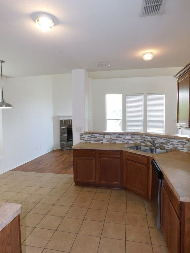 5708 Mahogany Bay - Photo 3 of 22