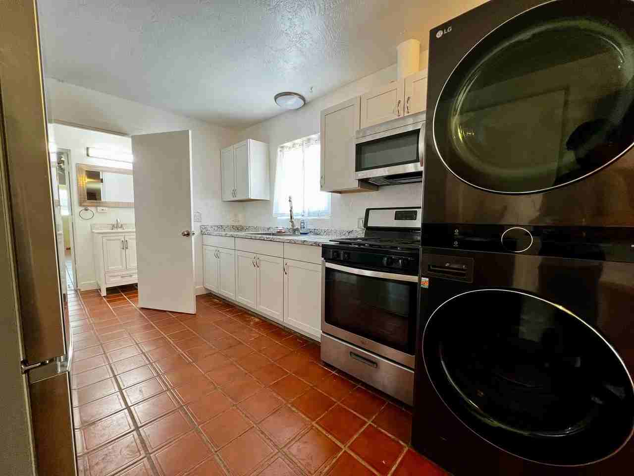 235 Jefferson St Ne #A - Photo 3 of 5