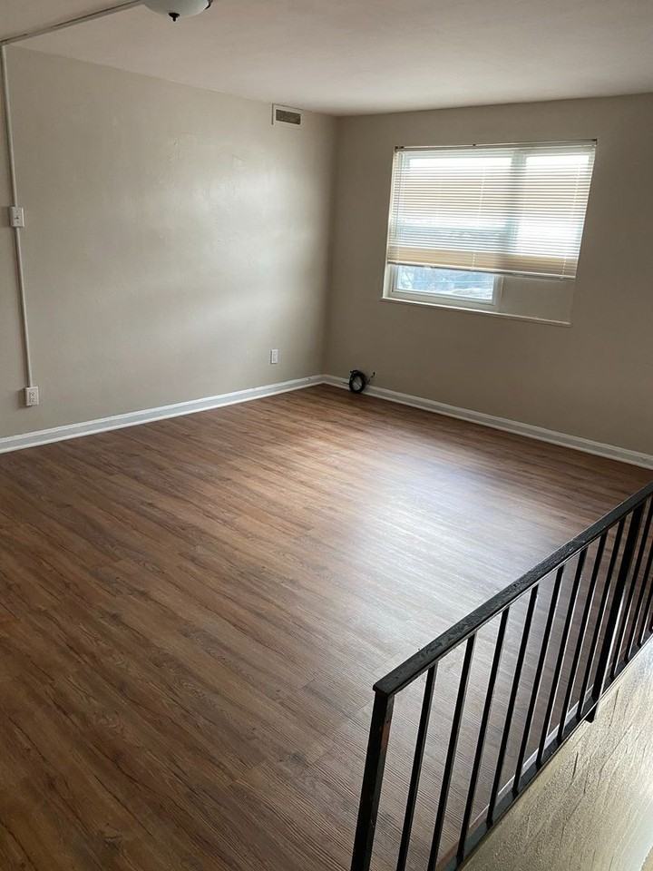 1837 N Dinwiddie St - Photo 4 of 12