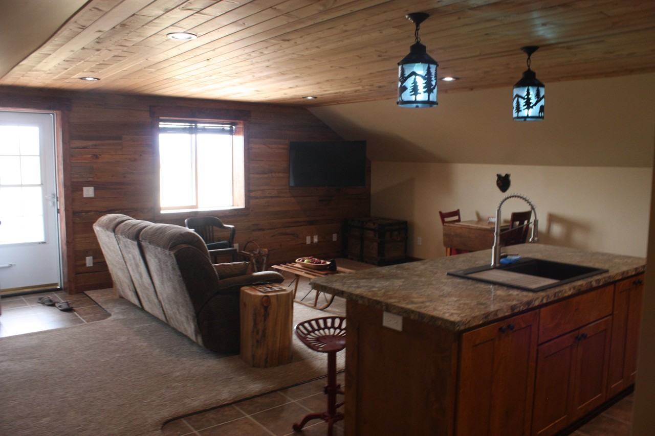 255 Lindsay Rd - Photo 2 of 6