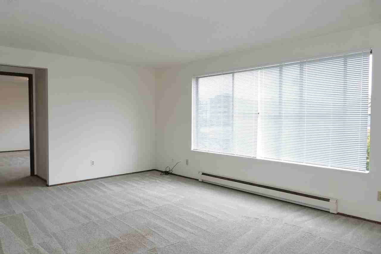 2610 - Photo 3 of 16