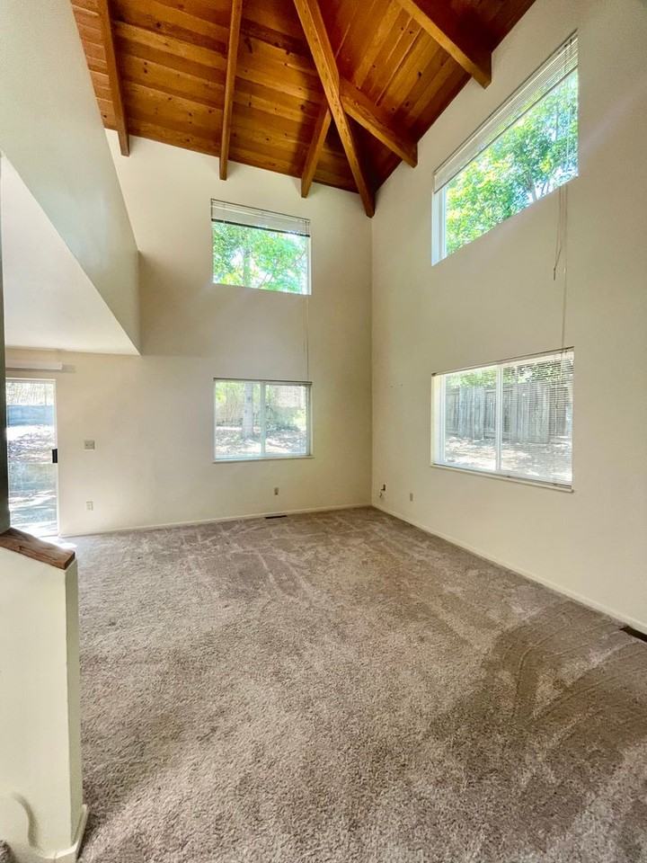 004-4t - 1046-1056 E Main - Photo 3 of 17