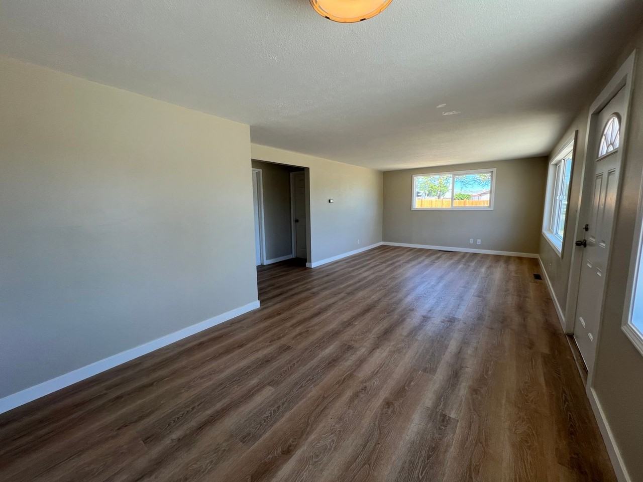 324 N Central Dr - Photo 3 of 21