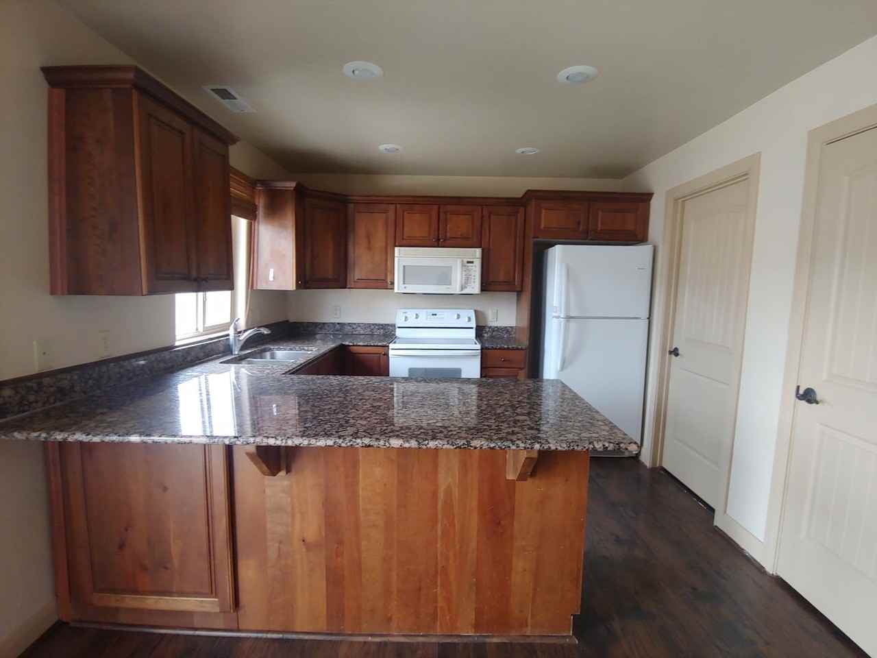 920 S 25 E #9G - Photo 3 of 8