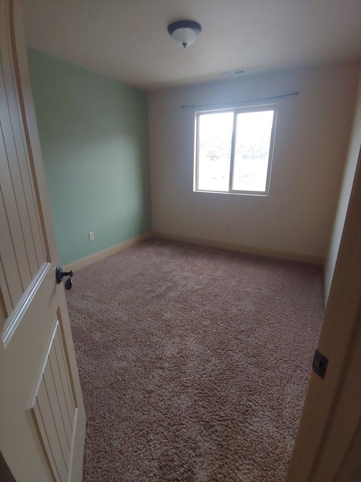 920 S 25 E #9G - Photo 4 of 8